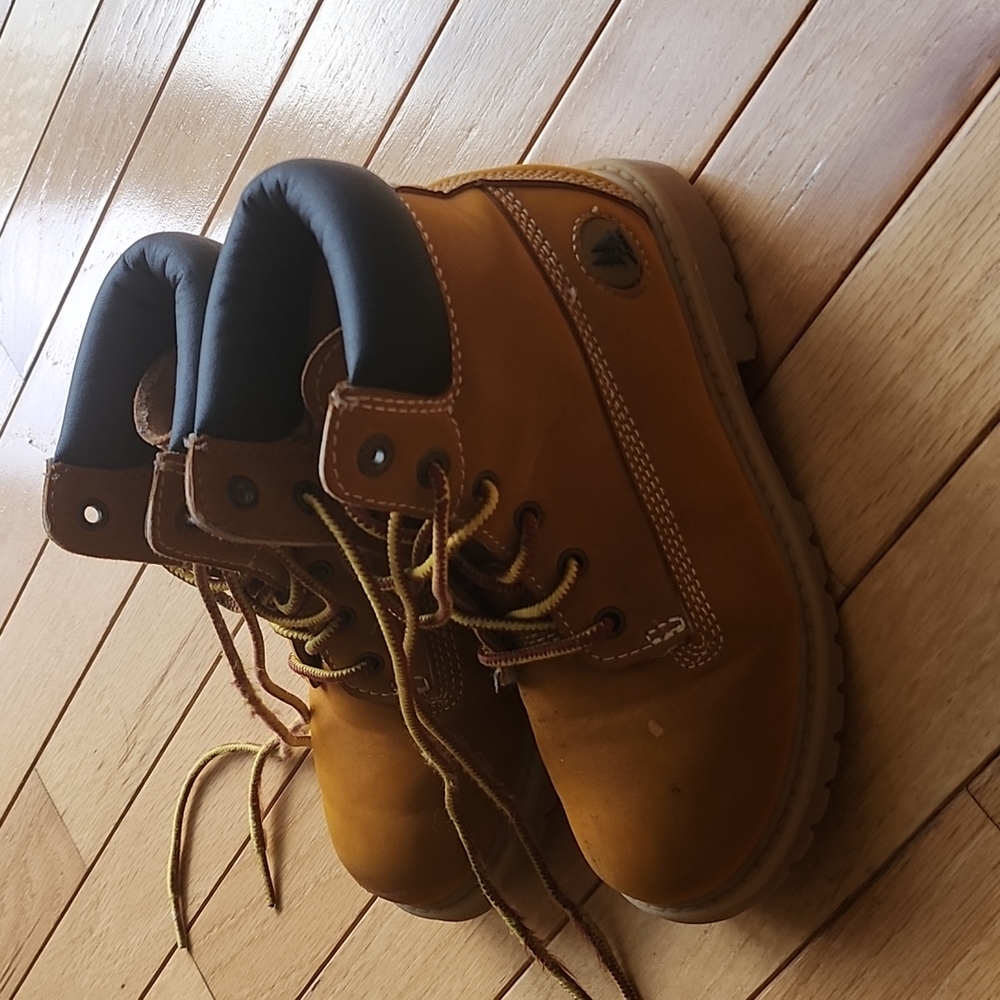 Boys boots